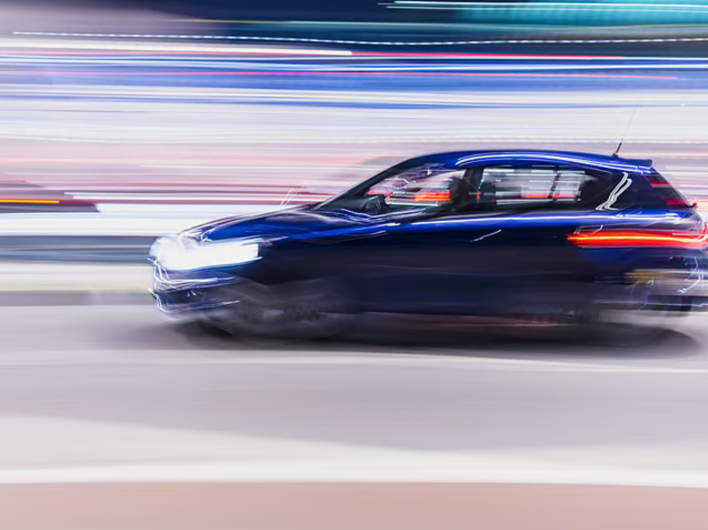 年轻司机飙车成瘾，撞死阿联酋一家四口后恐将牢底坐穿