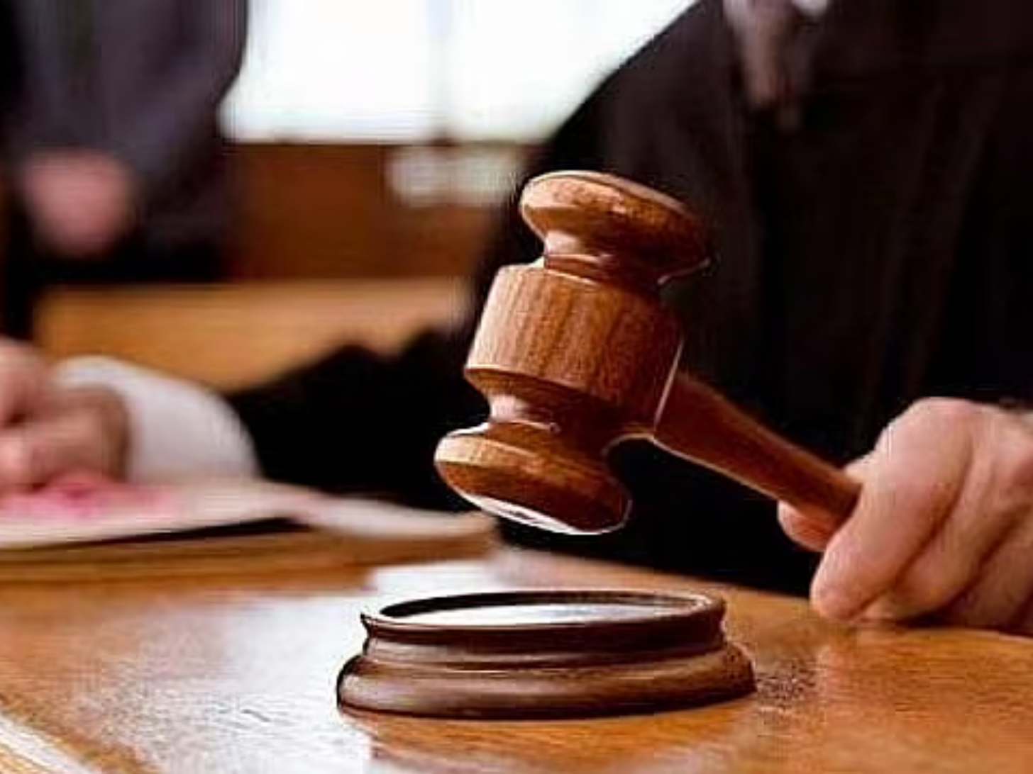 欧洲飞行员在迪拜被误诊患癌，7个月化疗使其失业、低价...