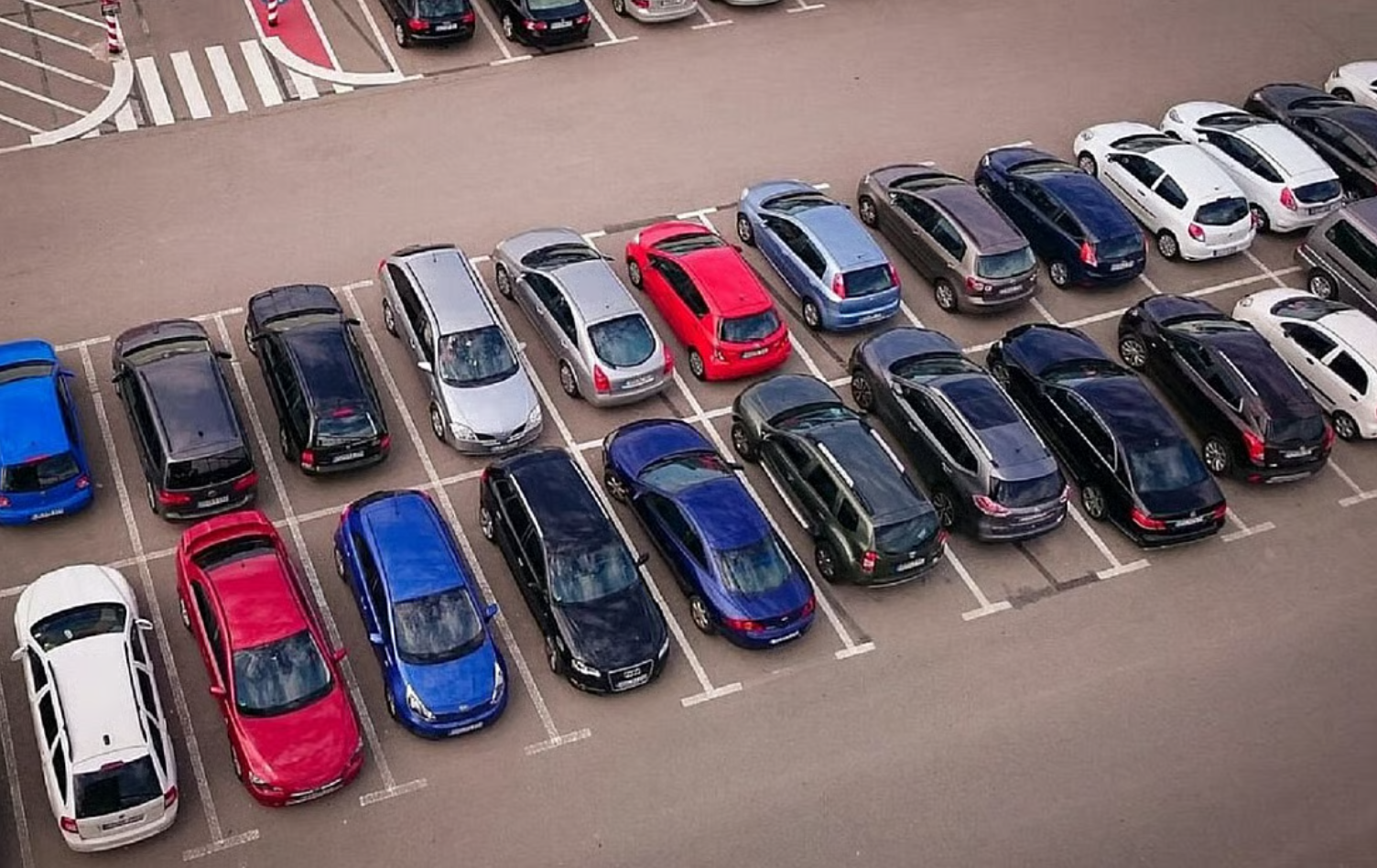 迪拜RTA公布斋月免费停车时段、公共交通运营时刻表