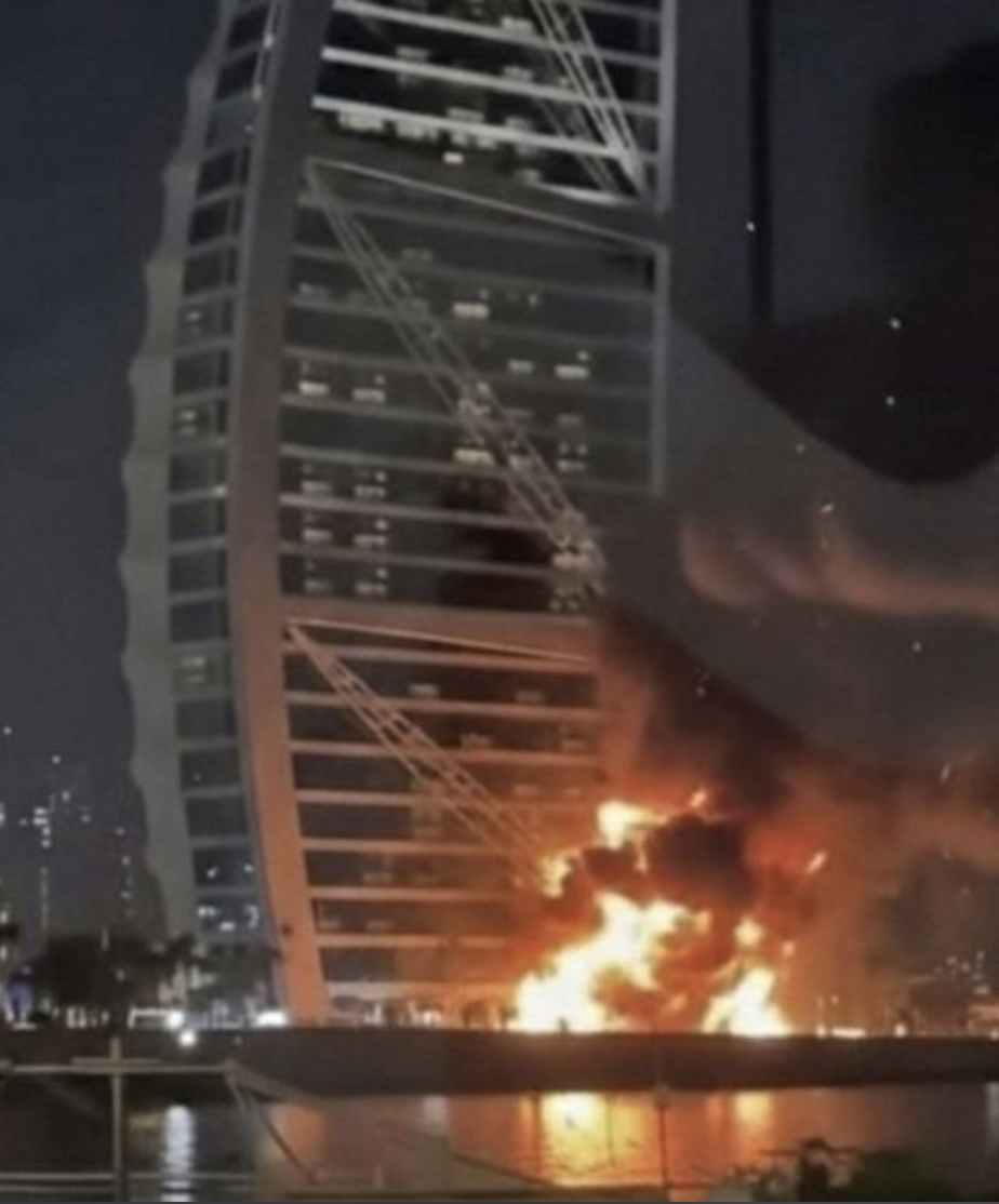 中国母女入住帆船酒店，所住楼层被导弹碎片击中，36万元...