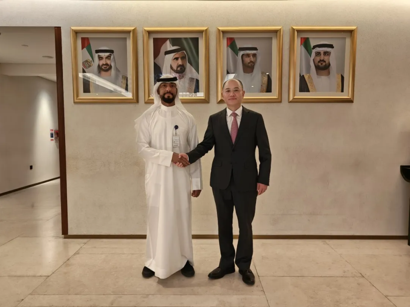 新任驻阿联酋大使曾继新抵阿履新