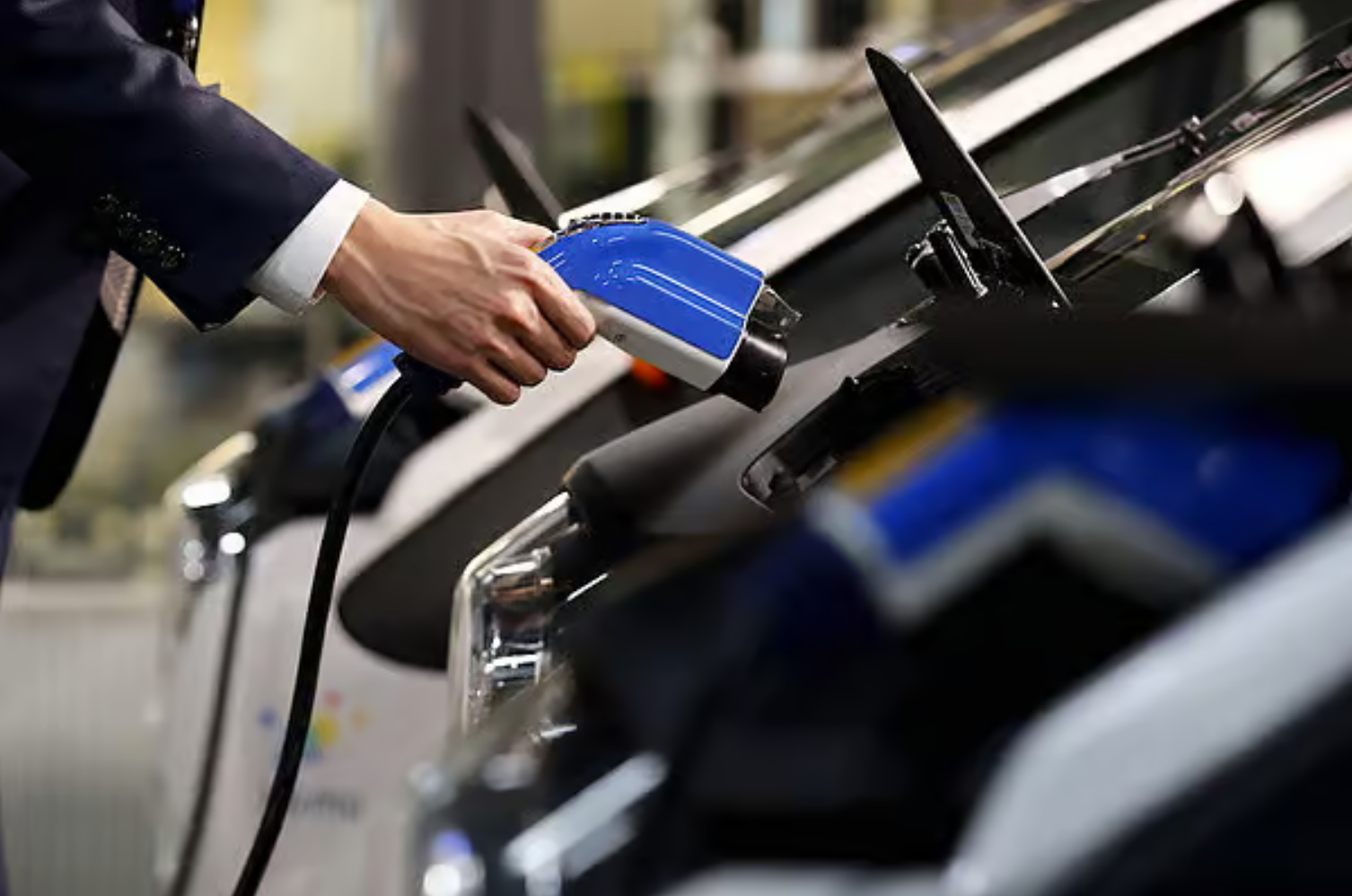 地区冲突推高油价 阿联酋新能源车咨询量激增 中国品牌备...