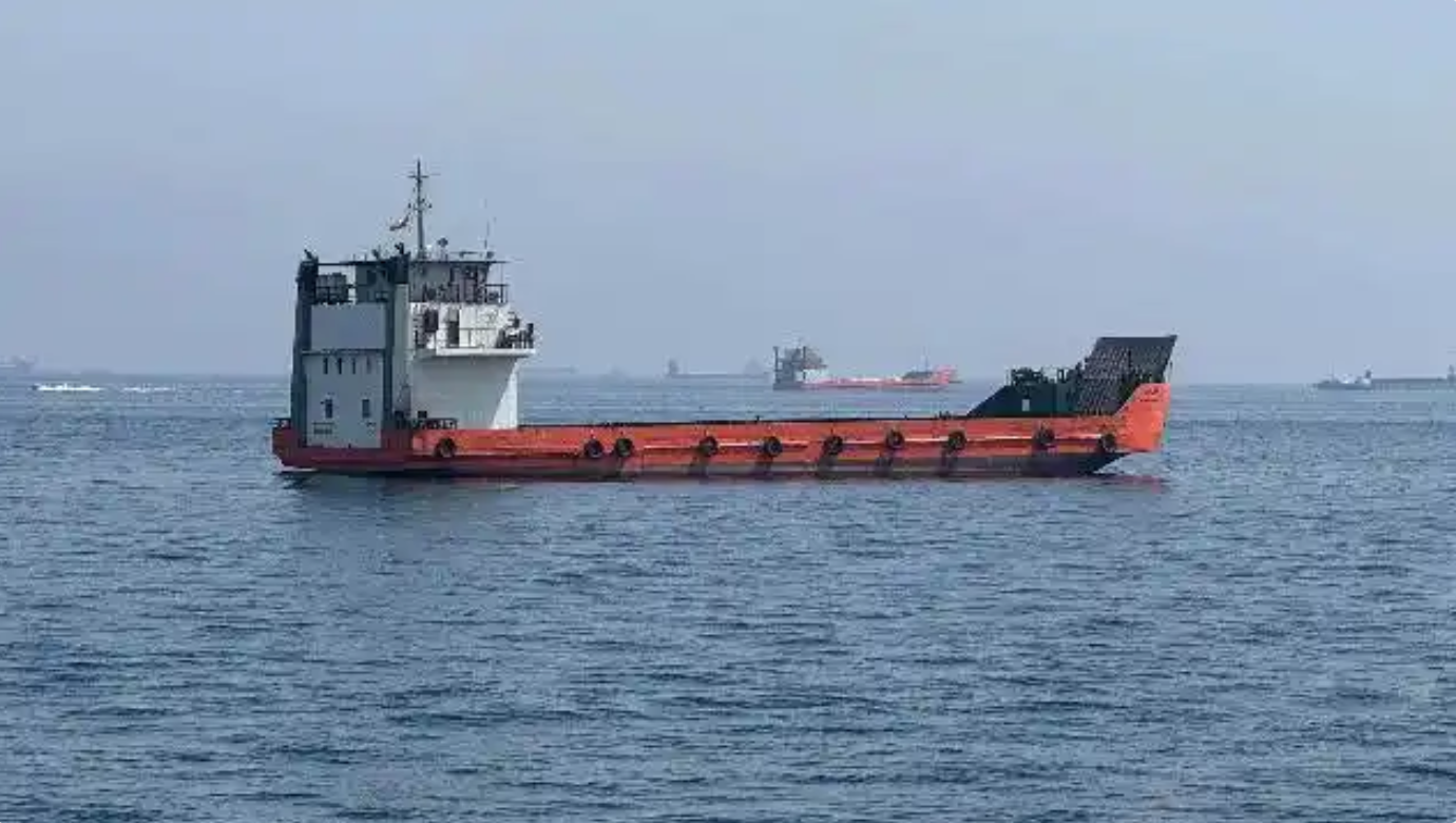业务量暴涨25倍！霍尔木兹海峡“梗阻”下，阿联酋小港爆...