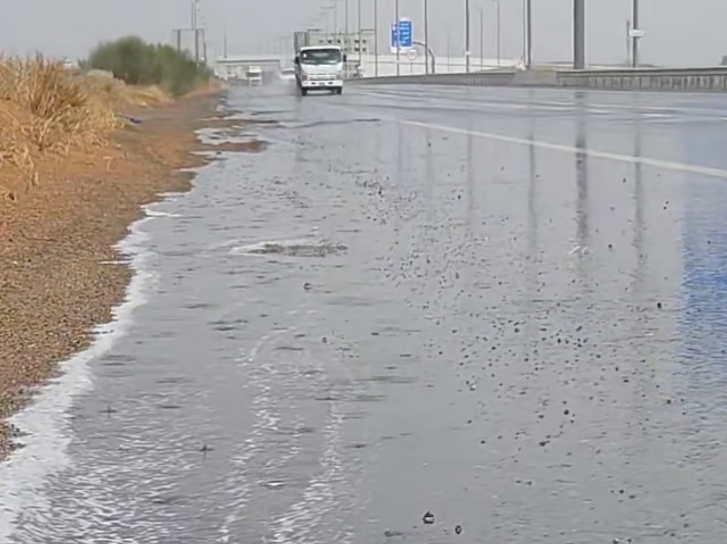沙迦今天再次降雨，阿联酋本轮降雨预计将持续至下周二
