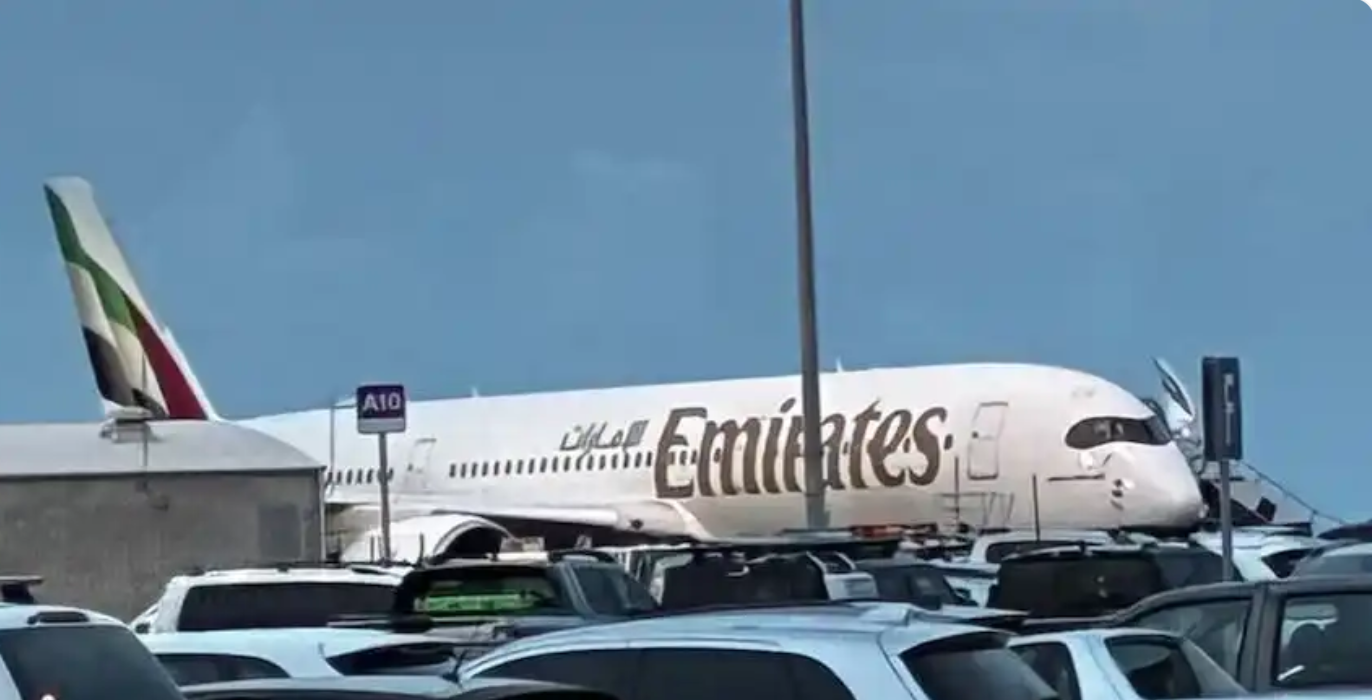 阿联酋航空一飞往迪拜的客机因机械故障返航