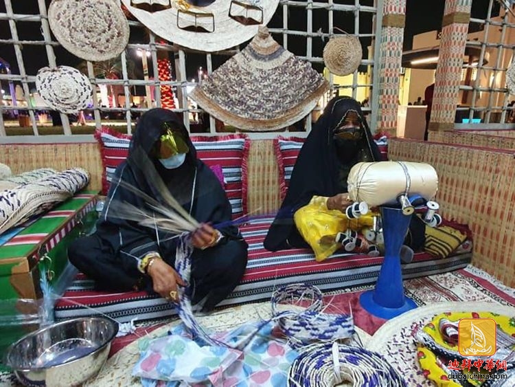 Umm-Mohammad--right--displays--talli--weaving-to-visitors-to-the-Sheikh-Zayed-Fe.jpeg