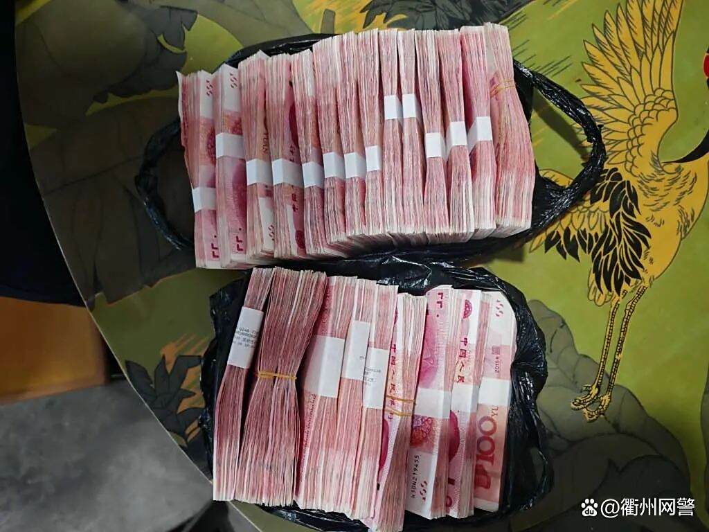 经常飞阿联酋的科技精英爱上我？短剧都不敢这么拍！