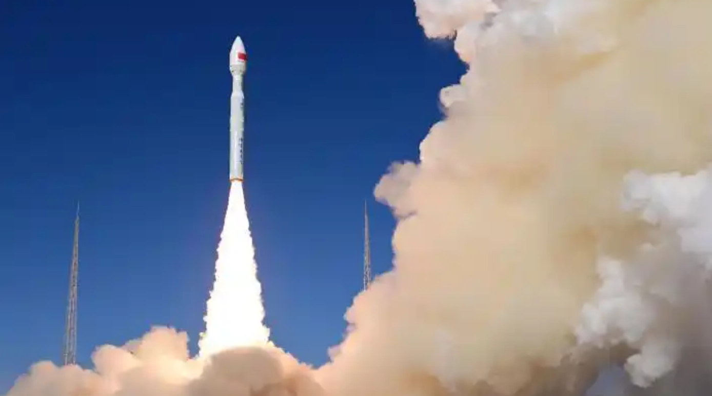 中国成功发射阿联酋813卫星等9颗卫星