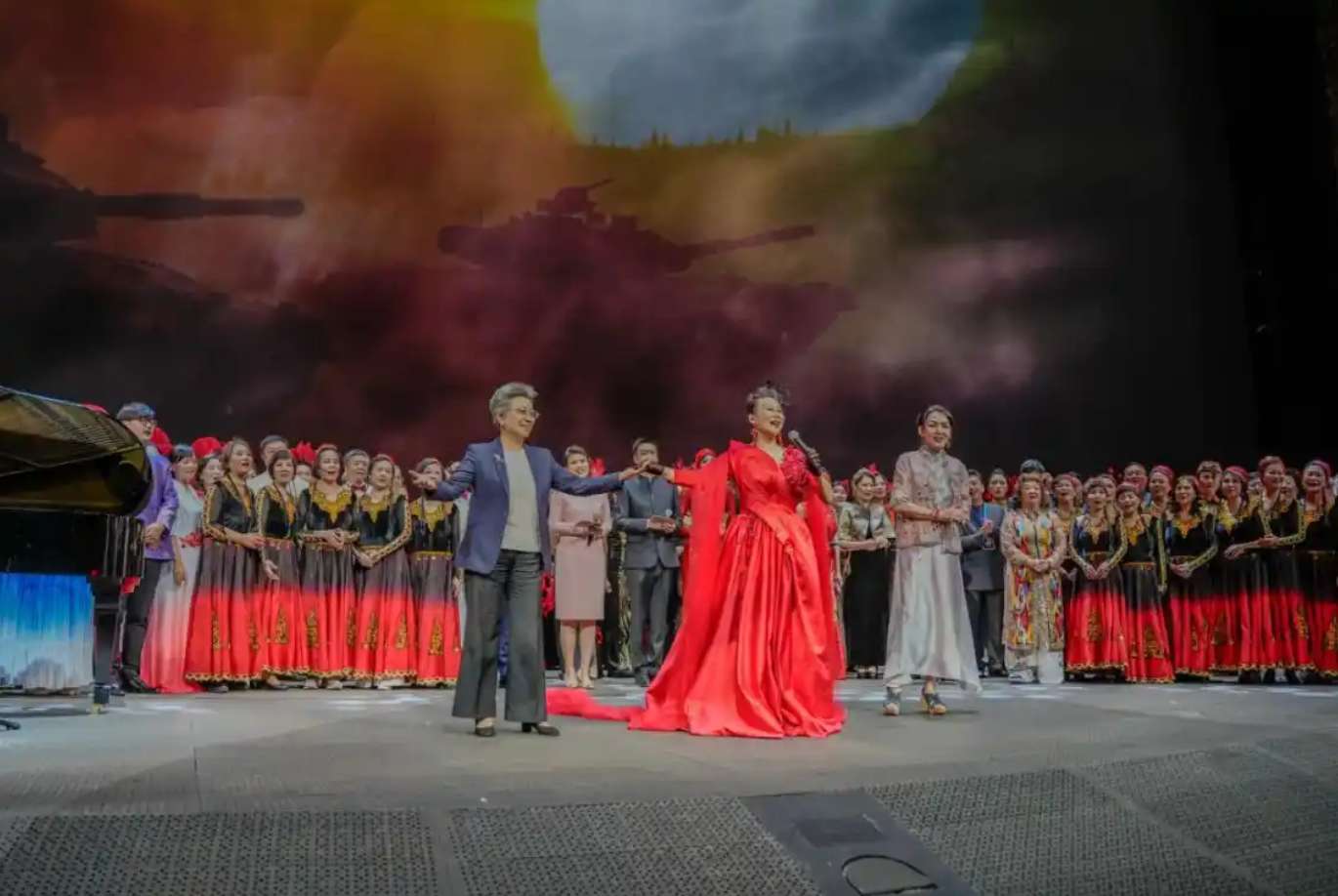 2026年阿联酋华侨华人春晚在迪拜举行