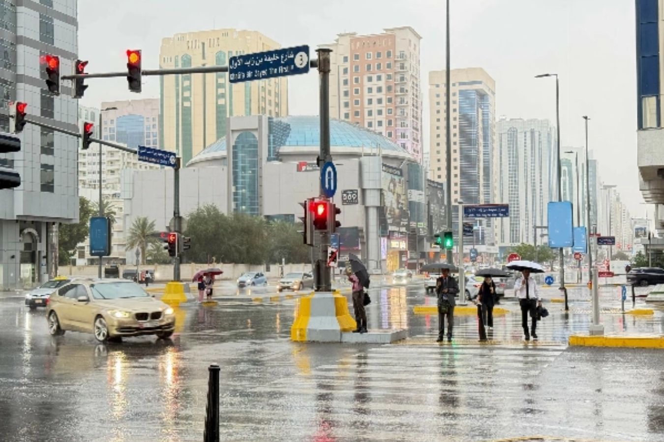 阿联酋遭遇强降雨天气 间歇性降雨将持续至本周五