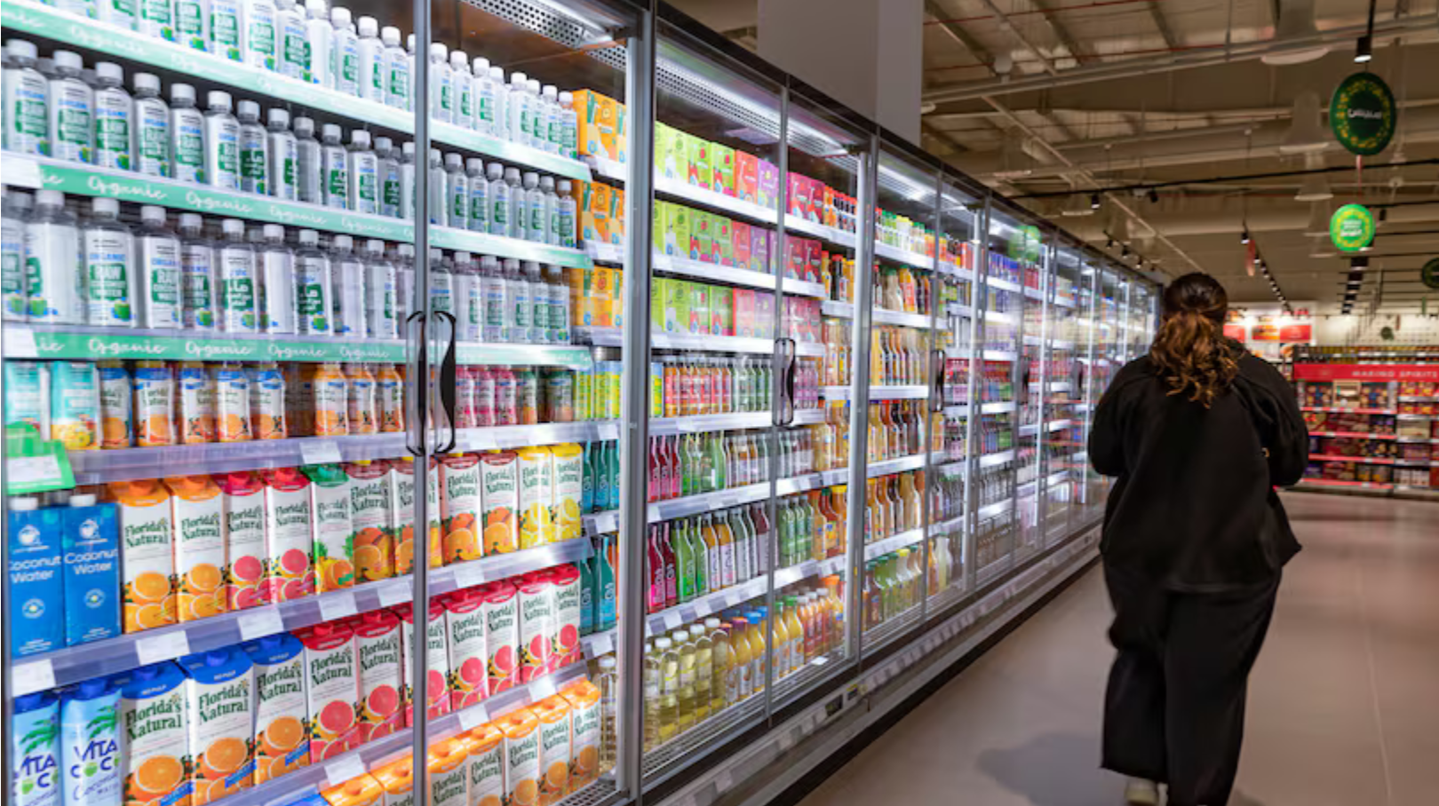 阿联酋民众“精打细算”过日子