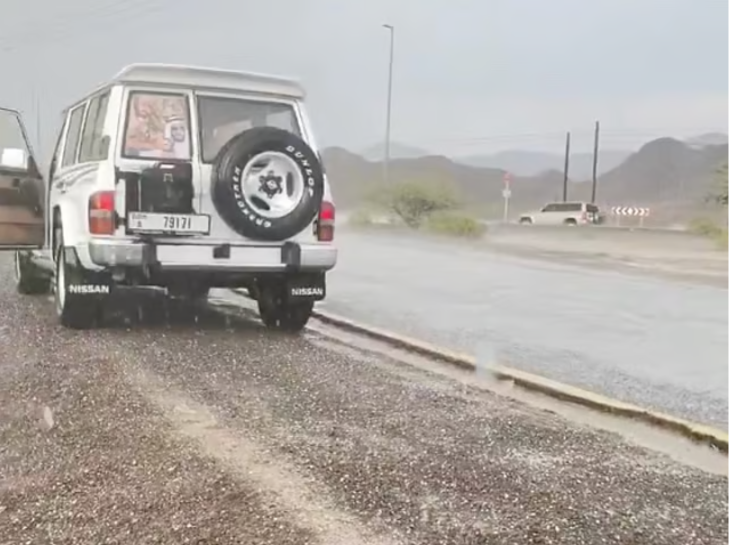 富查伊拉、拉斯海玛又下冰雹了！阿联酋这轮雨可能要一...
