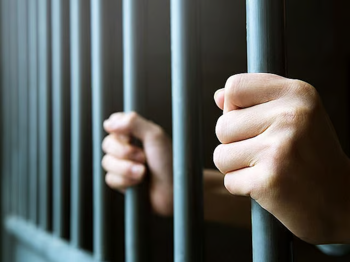 “医疗设备”打开全是弹药：8人因向苏丹走私武器弹药在...